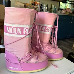 Pink moon boots size 7/8